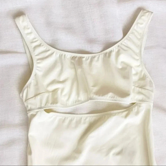 NWT SOLID&STRIPED THE NATASHA Cut Out One Piece Swimsuit Cream Size L - Picture 5 of 16